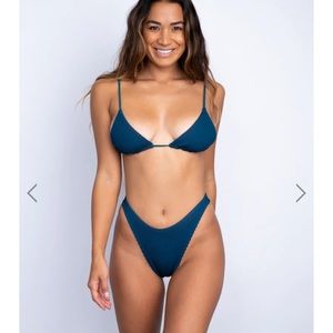 NWT Skatie Ella top in Neptune size M